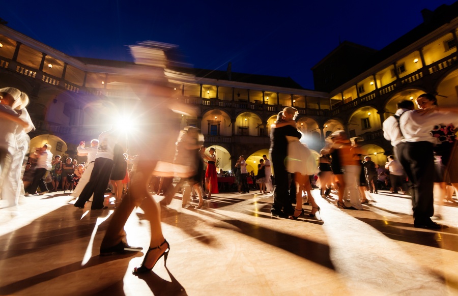 fotolia_magic-of-salsa_tanzabend_gemusemarkt_fulda